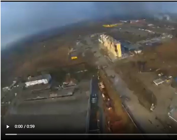 L’orrore della guerra: la devastazione di Mariupol vista dal drone