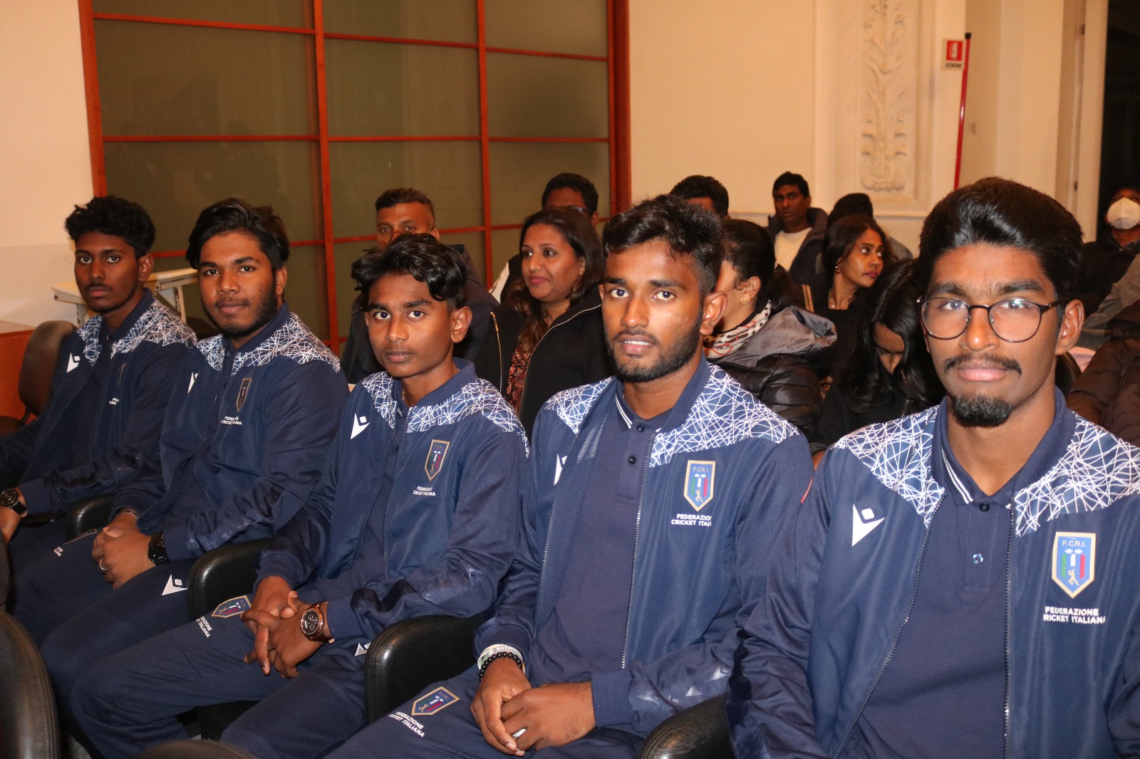 L’assessora allo Sport della giunta Manfredi, Emanuela Ferrante, ha premiato gli atleti di cricket di origine srilankese residenti a Napoli 